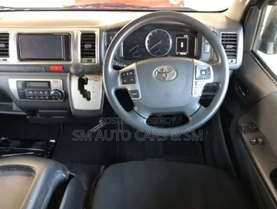 Toyota HiAce 2021 White
