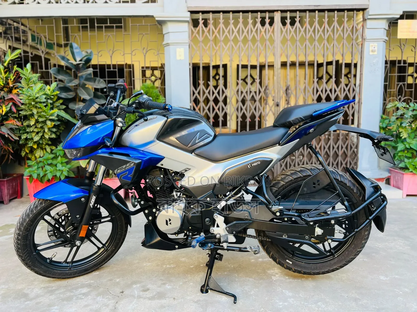 হিরো এক্সট্রিম ১২৫আর ২০২৫ নীল