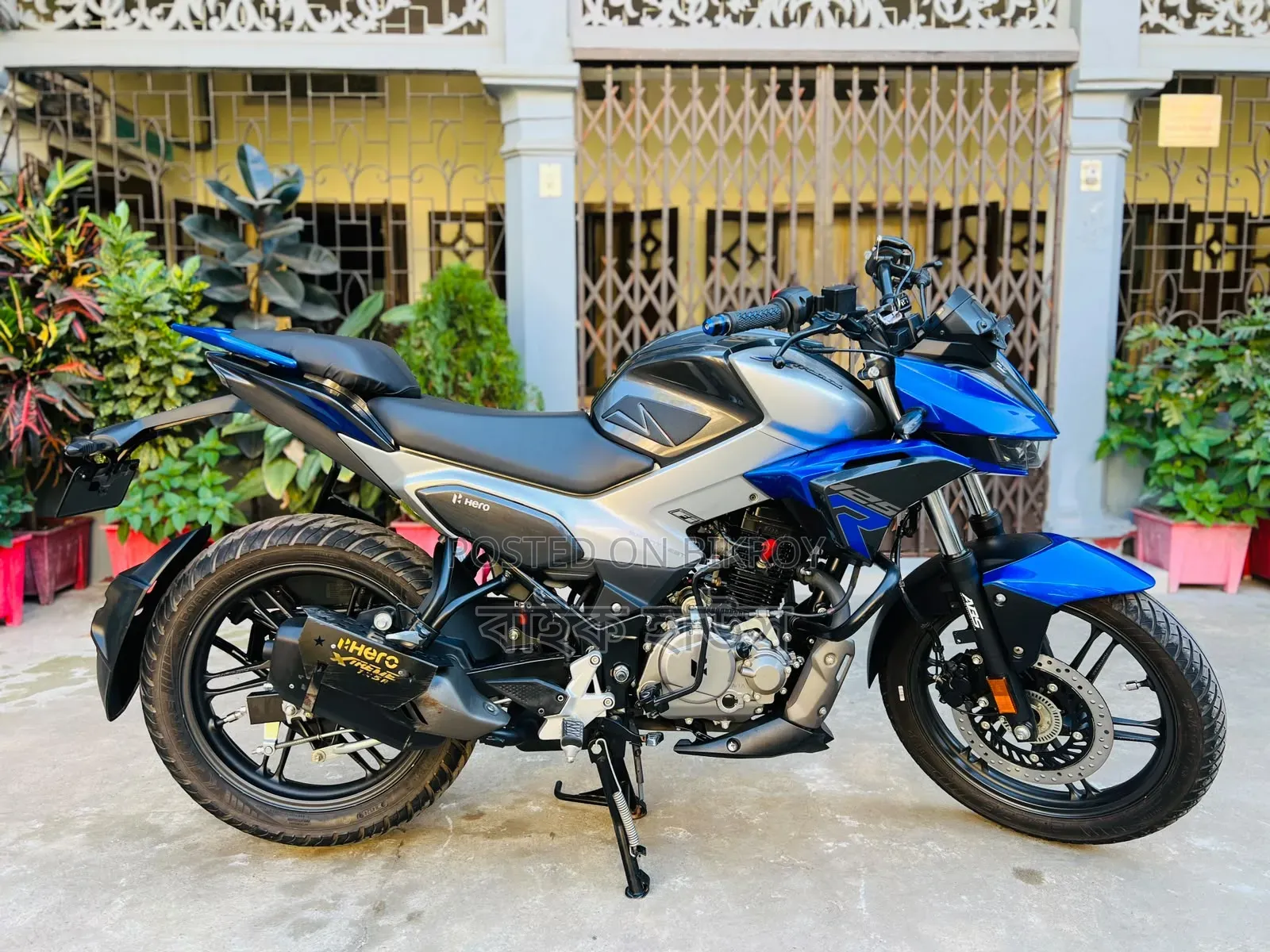 হিরো এক্সট্রিম ১২৫আর ২০২৫ নীল