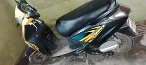 হিরো প্লেজার ২০১৭ ইয়েলো