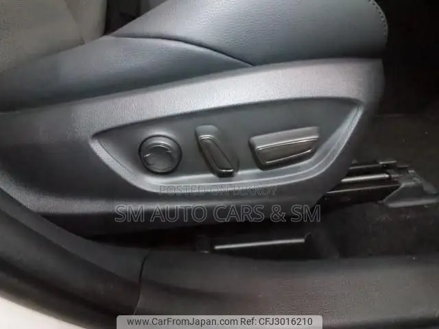 টয়োটা করোল্লা ক্রস ২০২৩ পার্ল