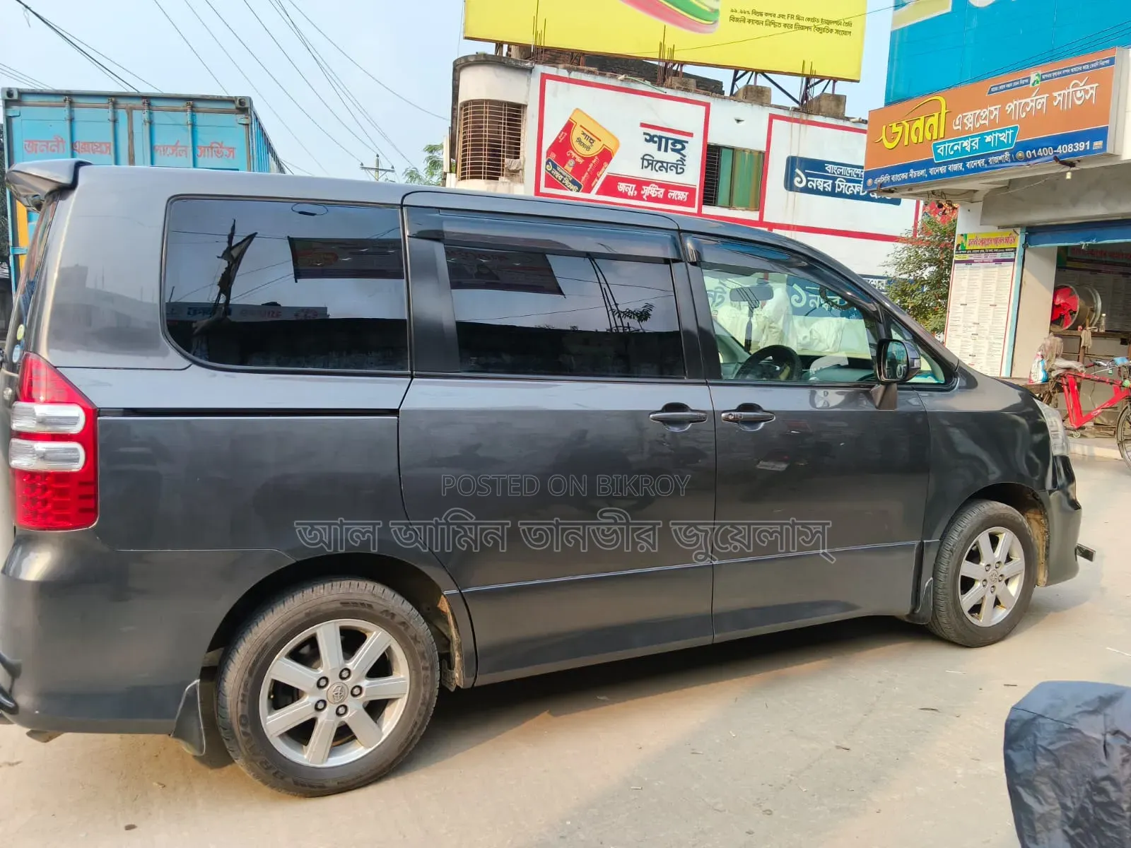 Toyota Noah 2.0 158hp Front-Wheel Drive (8 Seater) 2010 Gray