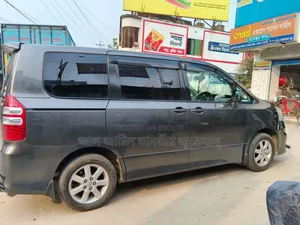 Toyota Noah 2.0 158hp Front-Wheel Drive (8 Seater) 2010 Gray