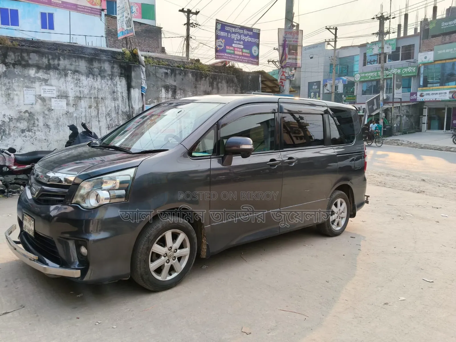 Toyota Noah 2.0 158hp Front-Wheel Drive (8 Seater) 2010 Gray