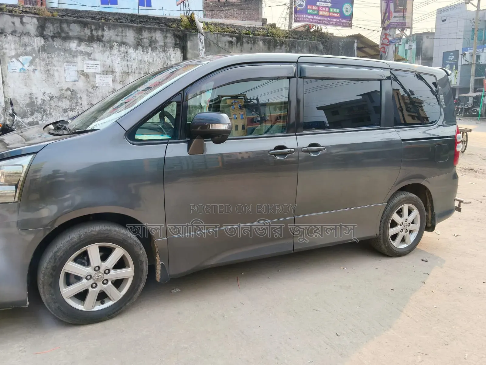 Toyota Noah 2.0 158hp Front-Wheel Drive (8 Seater) 2010 Gray