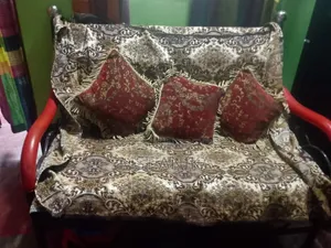 একটা সোফা বিক্রি করা হবে