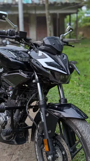 হিরো এক্সট্রিম ১২৫আর ২০২৪ কালো