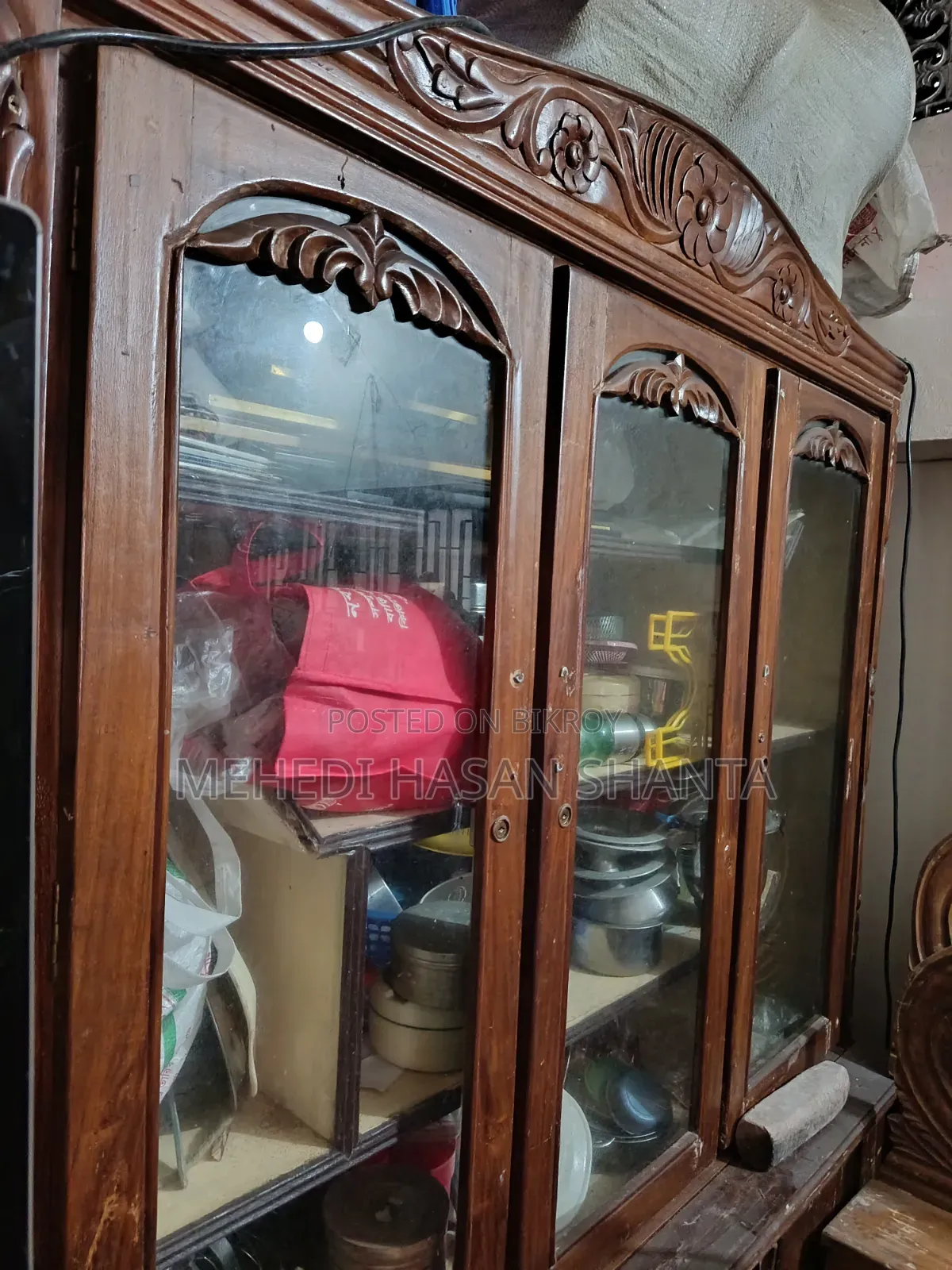 বিক্রির জন্য বড় কাঠের ওয়াল শোকেস (রিপেয়ার উপযোগী)