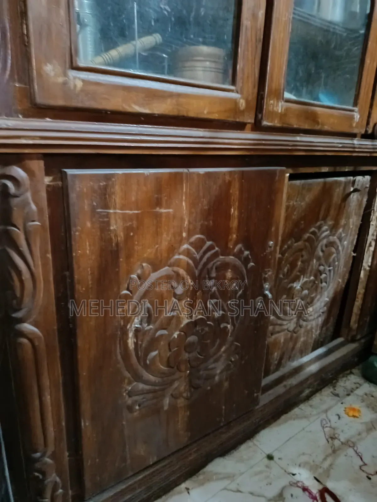 বিক্রির জন্য বড় কাঠের ওয়াল শোকেস (রিপেয়ার উপযোগী)