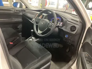 টয়োটা অ্যাক্সিও ২০২১ হোয়াইট