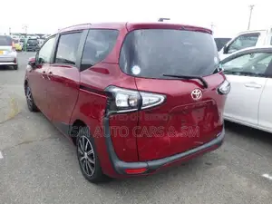 Toyota Sienta 2021 Red