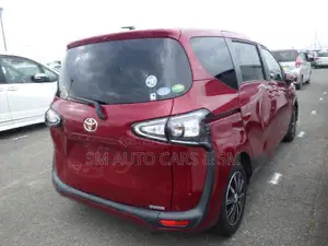 Toyota Sienta 2021 Red