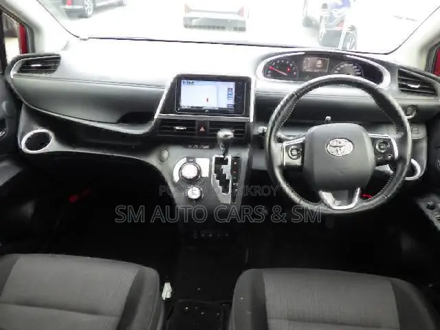 Toyota Sienta 2021 Red