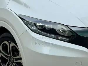 Honda Vezel 1.5 Hybrid 2-Wheel Drive 2014 Pearl