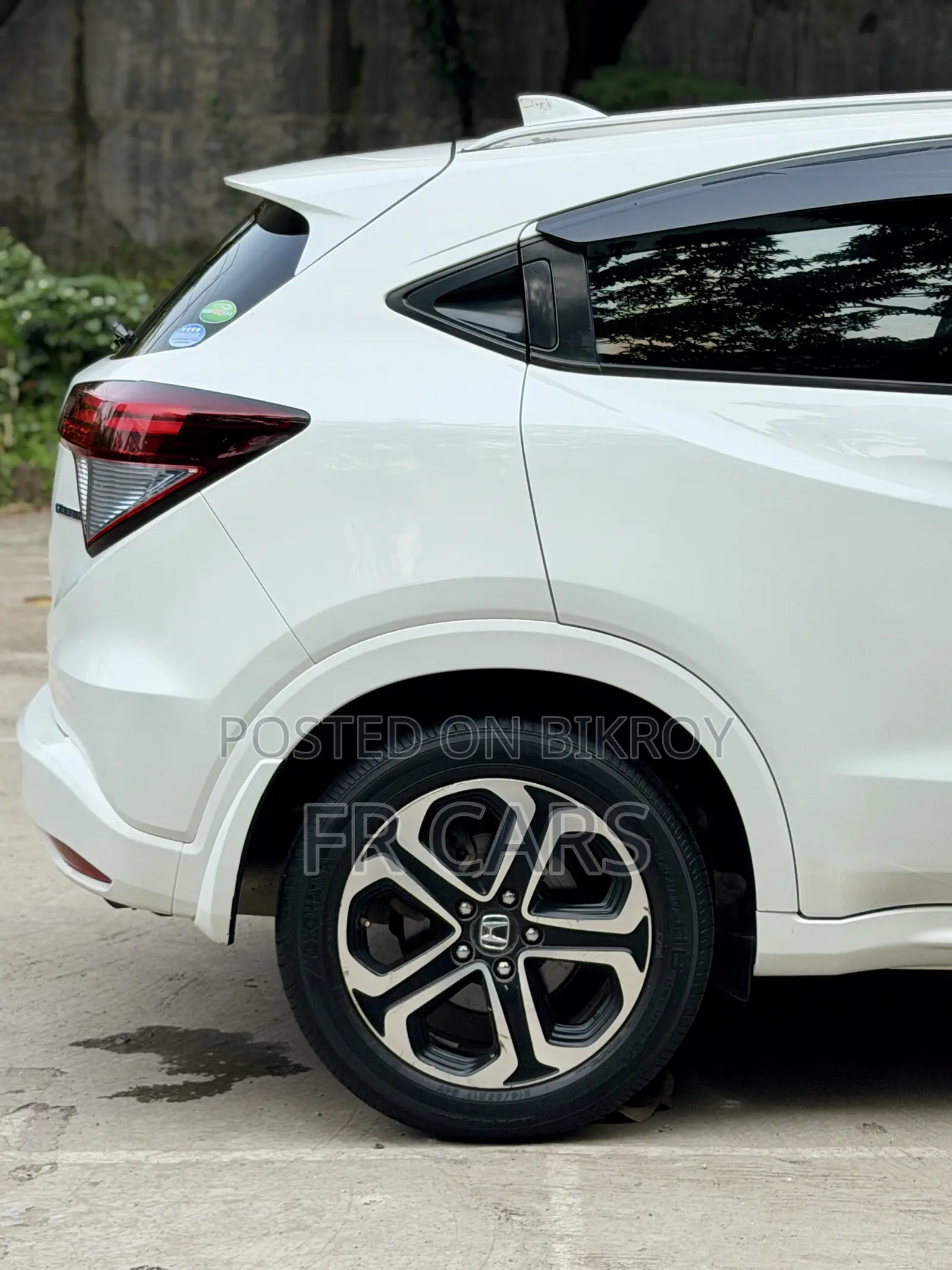 Honda Vezel 1.5 Hybrid 2-Wheel Drive 2014 Pearl