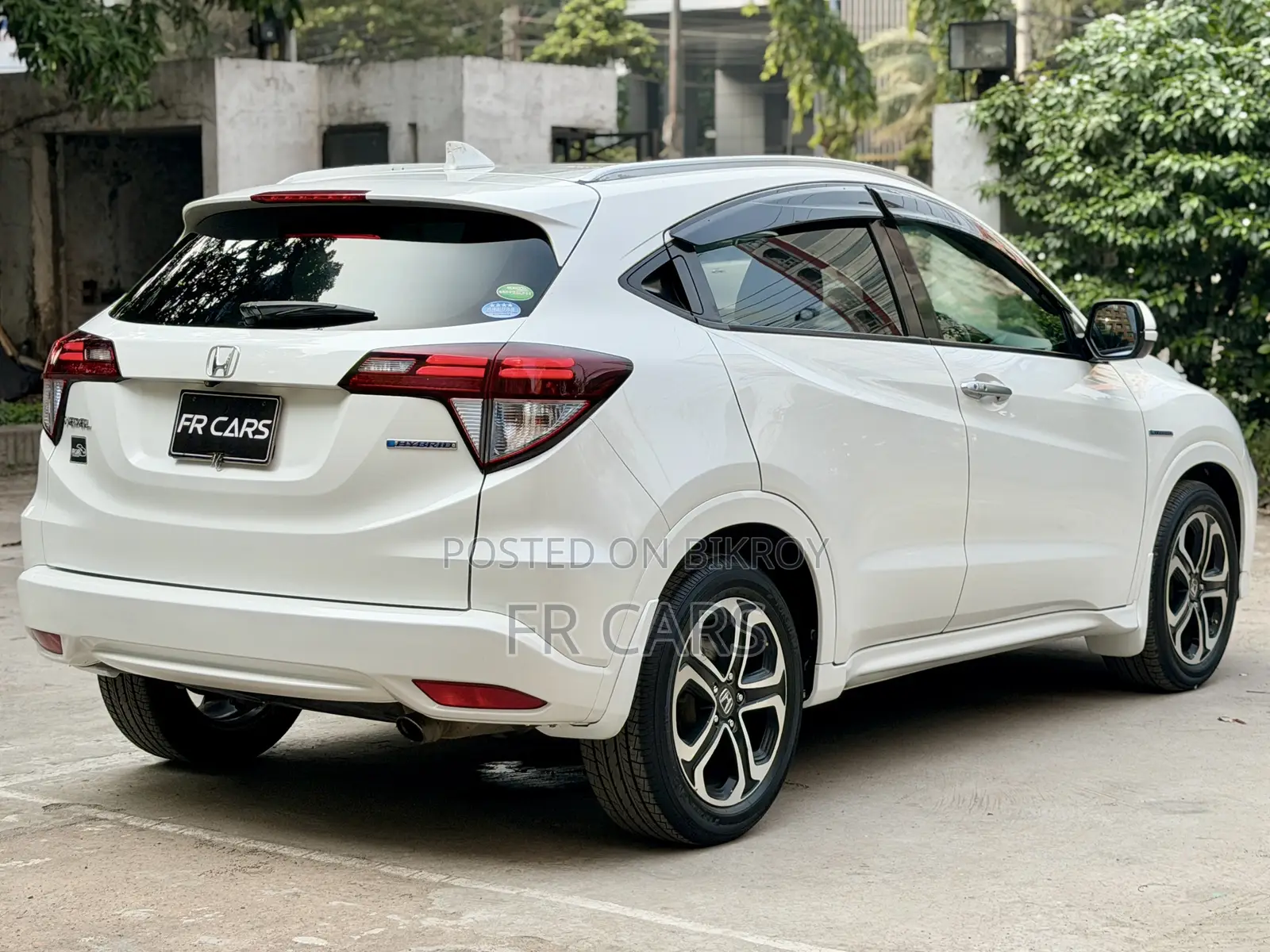 Honda Vezel 1.5 Hybrid 2-Wheel Drive 2014 Pearl