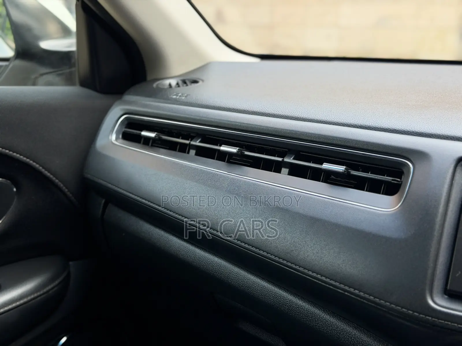 Honda Vezel 1.5 Hybrid 2-Wheel Drive 2014 Pearl