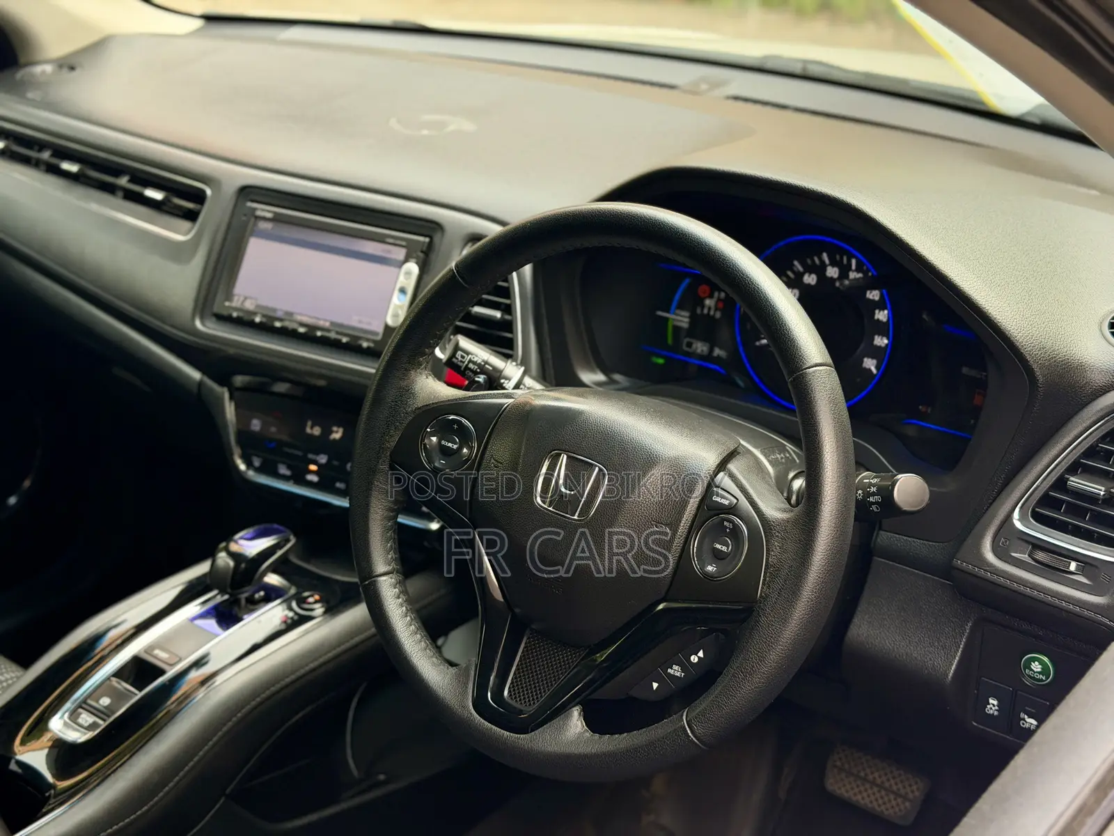 Honda Vezel 1.5 Hybrid 2-Wheel Drive 2014 Pearl
