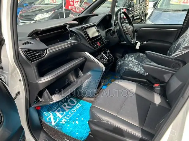Toyota Esquire 2021 Pearl