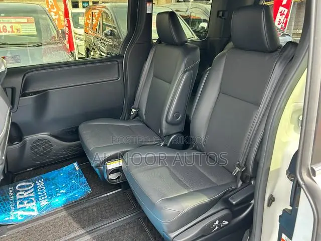 Toyota Esquire 2021 Pearl
