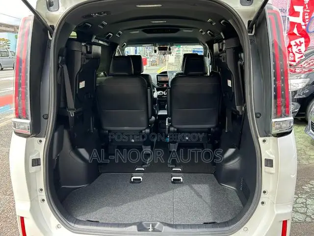 Toyota Esquire 2021 Pearl