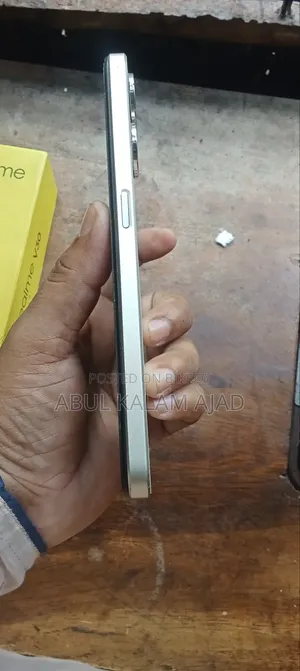 Realme V30 128 GB Gold