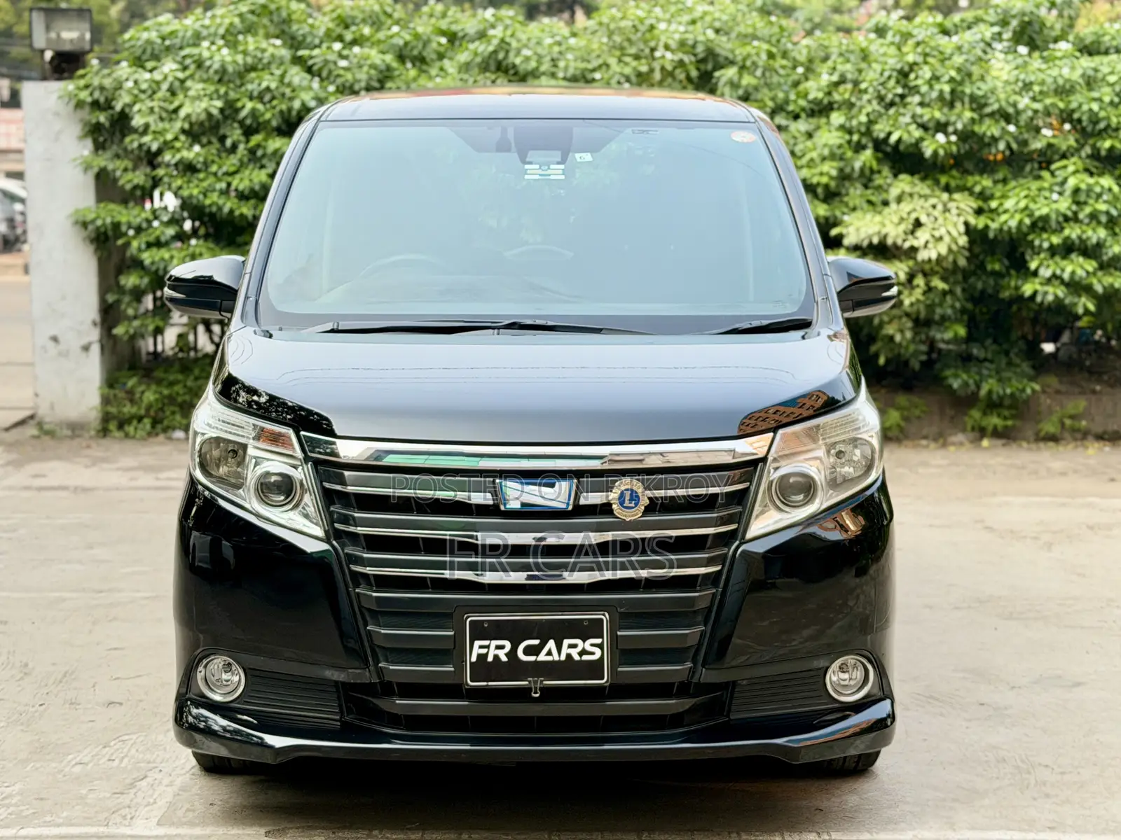 Toyota Noah 1.8 FWD Hybrid (7 seater) 2017 Black