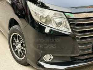Toyota Noah 1.8 FWD Hybrid (7 seater) 2017 Black