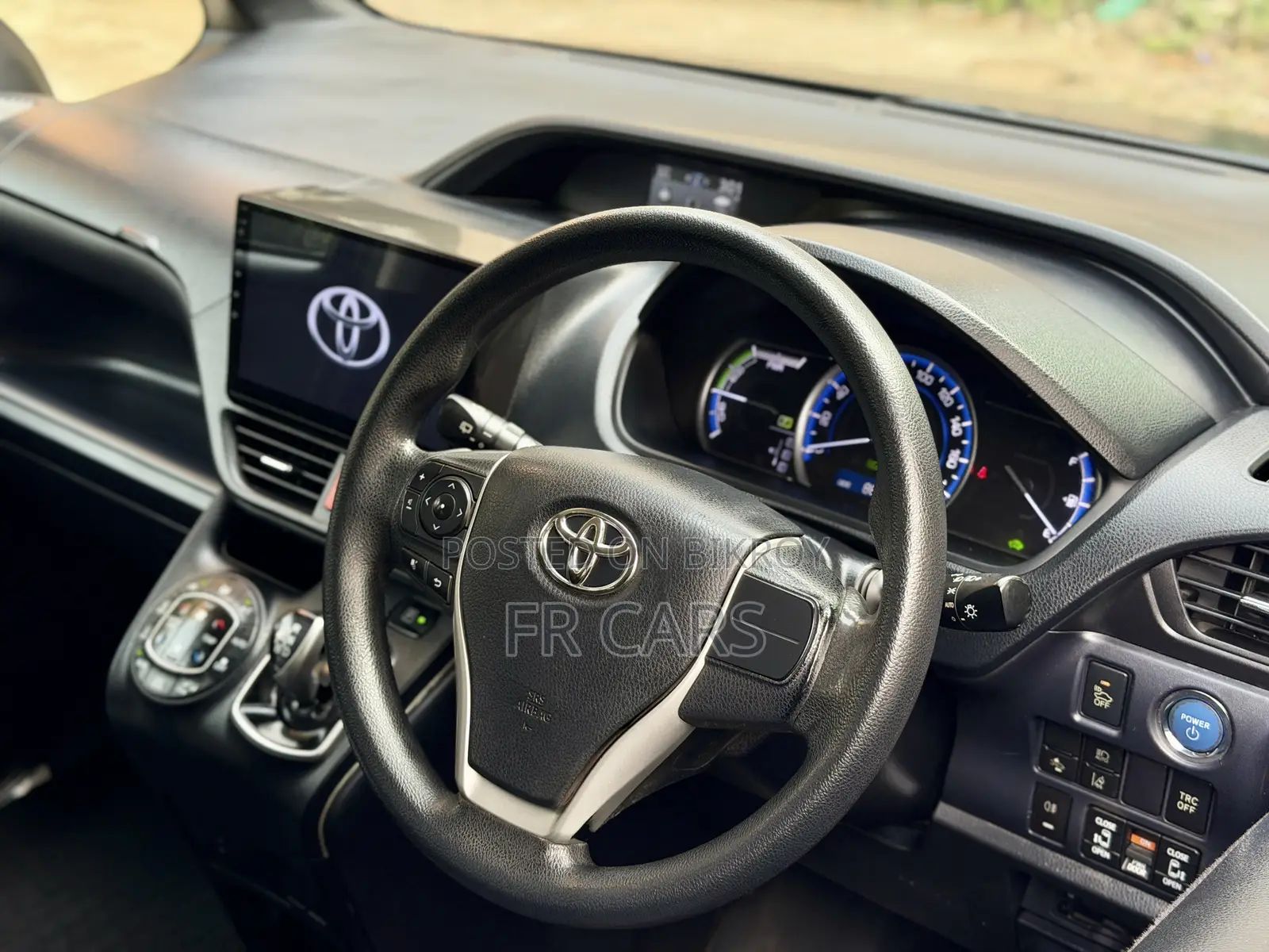 Toyota Noah 1.8 FWD Hybrid (7 seater) 2017 Black