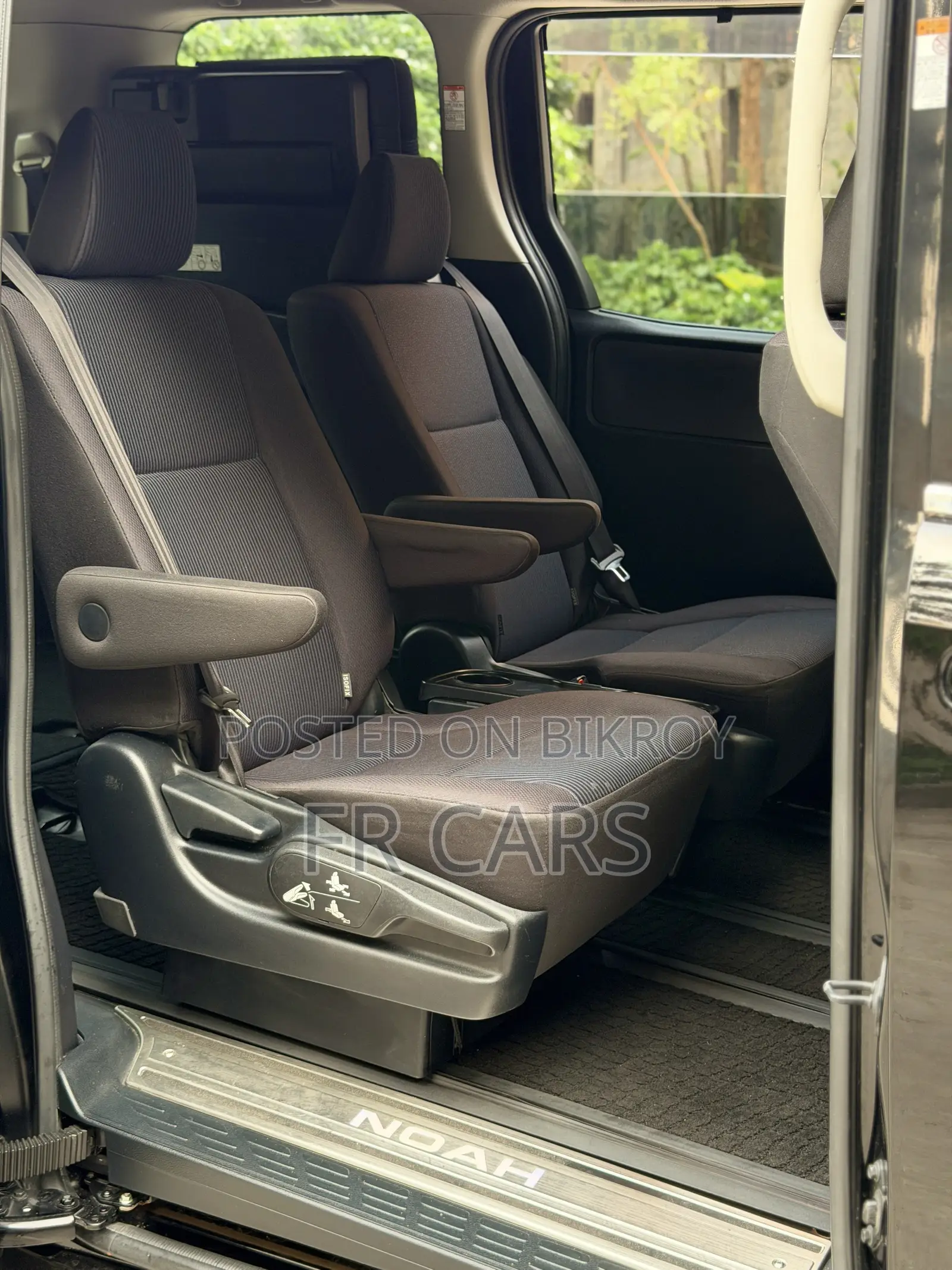 Toyota Noah 1.8 FWD Hybrid (7 seater) 2017 Black