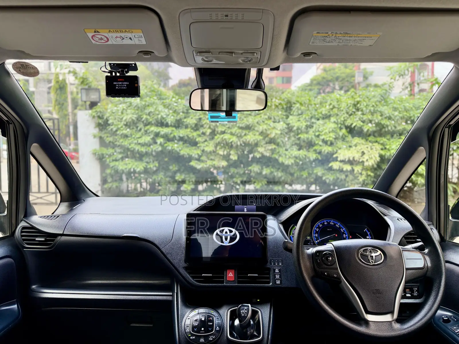 Toyota Noah 1.8 FWD Hybrid (7 seater) 2017 Black