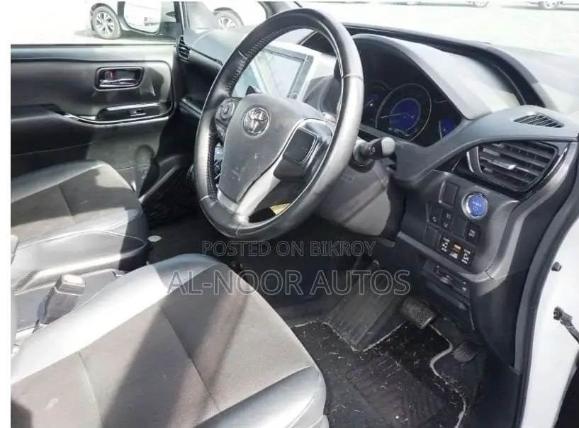 Toyota Noah 2021 Pearl