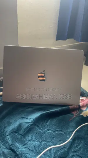 ল্যাপটপ অ্যাপল ম্যাকবুক এয়ার ২০২২ এম২ ১৬জিবি অ্যাপল এম২ এসএসডি ২৫৬জিবি