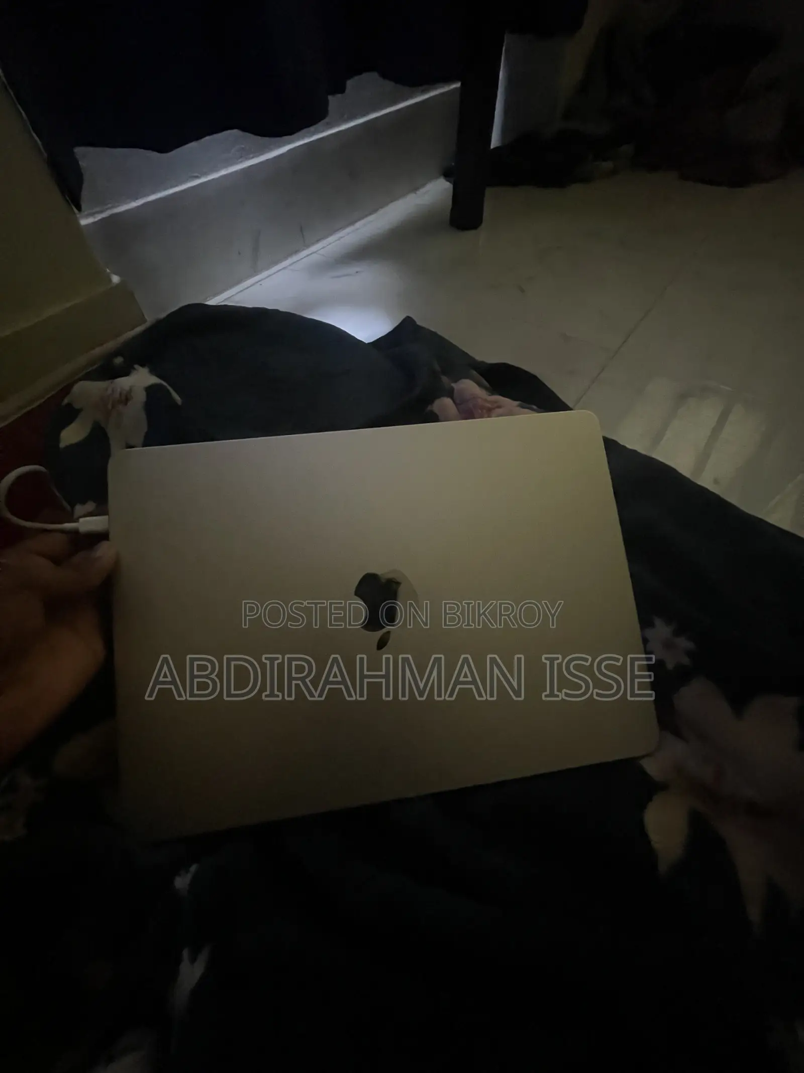 ল্যাপটপ অ্যাপল ম্যাকবুক এয়ার ২০২২ এম২ ১৬জিবি অ্যাপল এম২ এসএসডি ২৫৬জিবি