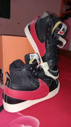 Sneaker- NIKE High Top Shoe