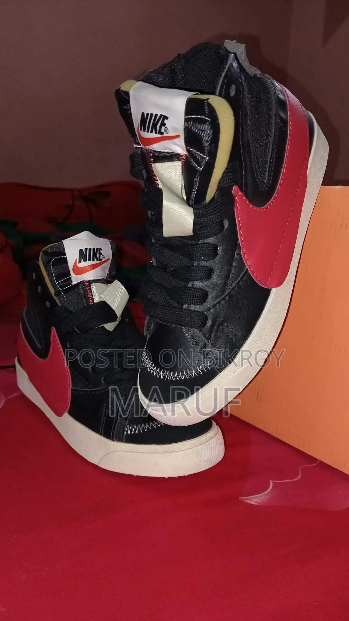 Sneaker- NIKE High Top Shoe