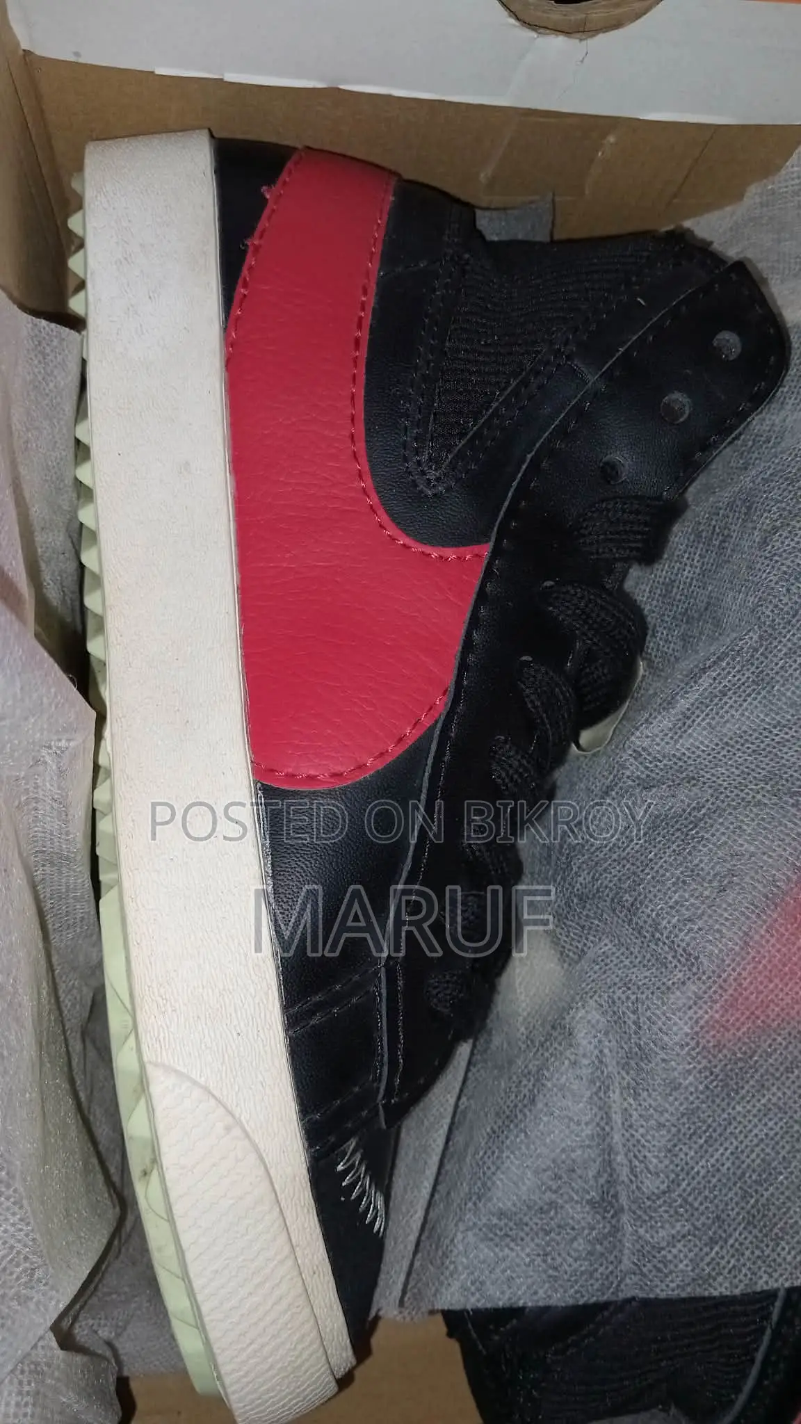 Sneaker- NIKE High Top Shoe