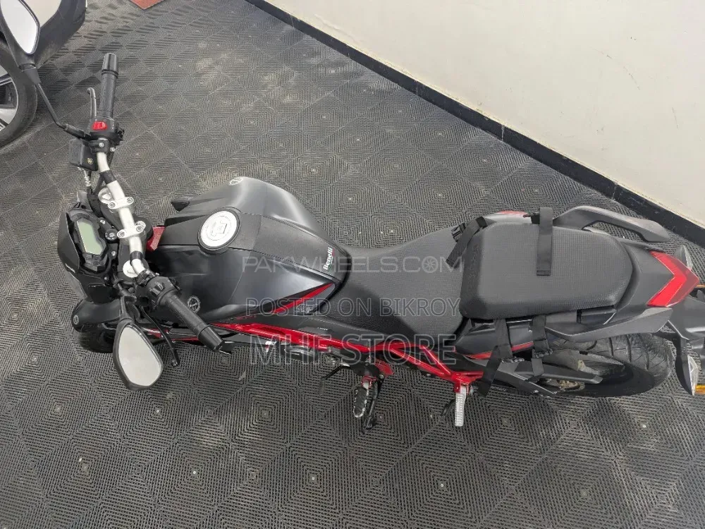 Benelli TNT 2018 Black
