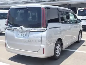 Toyota Noah 2021 Silver