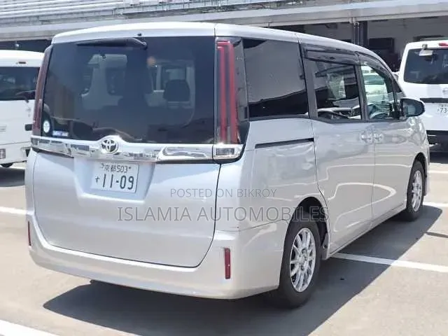 Toyota Noah 2021 Silver