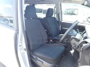 Toyota Noah 2021 Silver