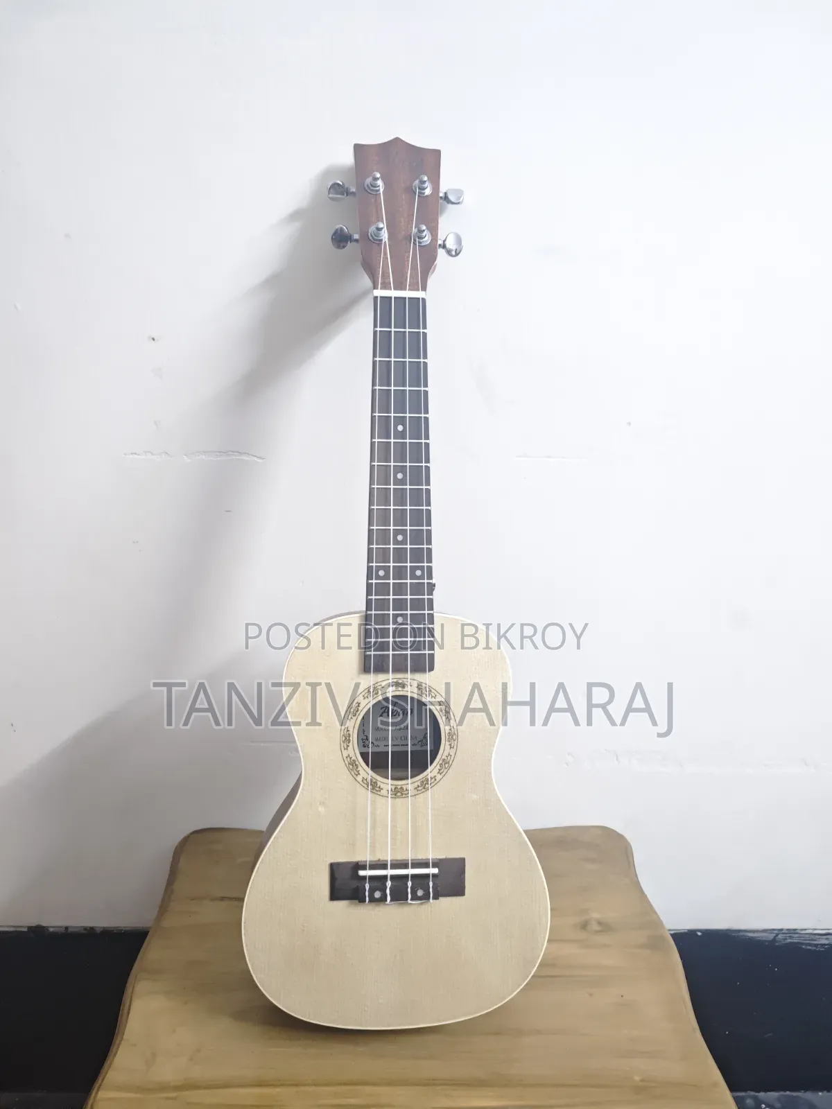 Ukuleles 26"