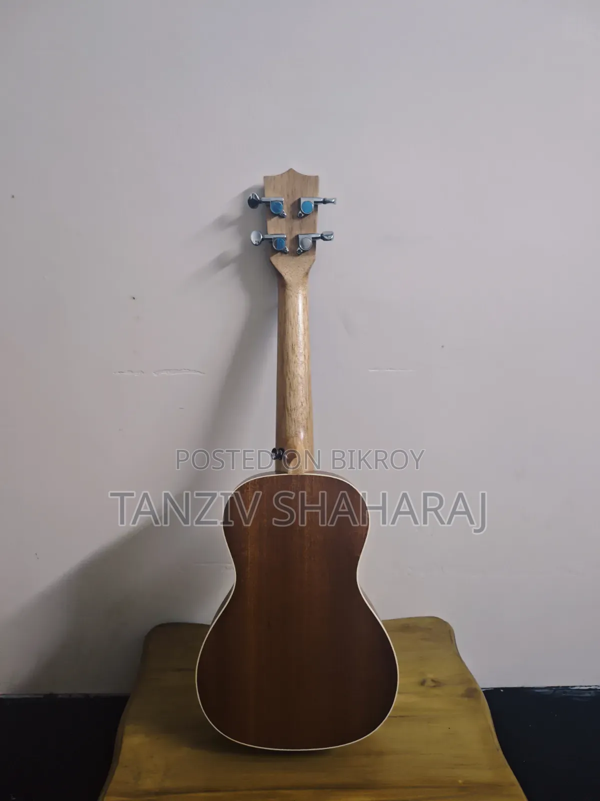 Ukuleles 26"