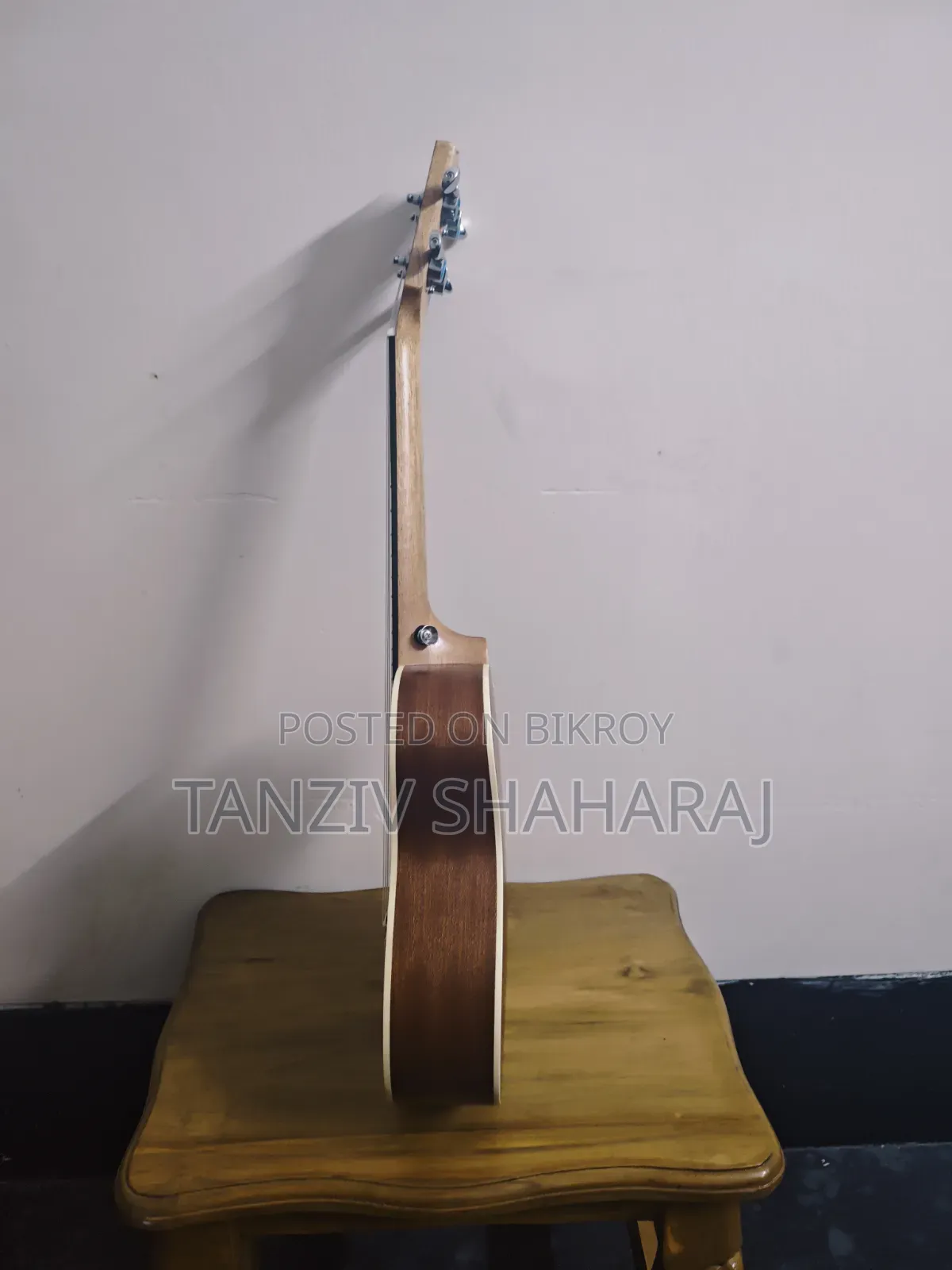 Ukuleles 26"