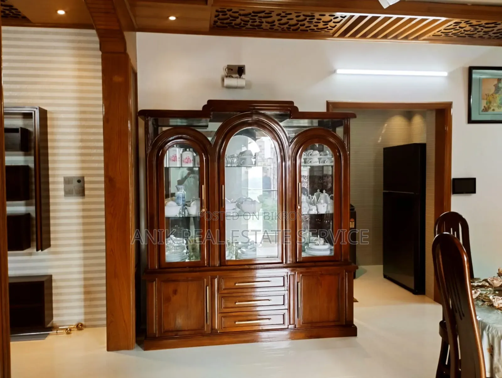 বনানীর অনিক রিয়েল এস্টেটে ৩ বেডরুমের ফার্নিশড অ্যাপার্টমেন্ট ভাড়ার জন্য