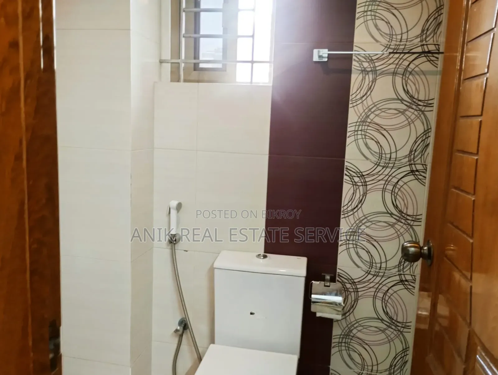 বনানীর অনিক রিয়েল এস্টেটে ৩ বেডরুমের ফার্নিশড অ্যাপার্টমেন্ট ভাড়ার জন্য
