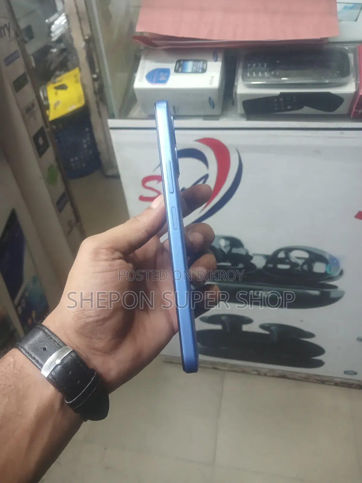 ইনফিনিক্স ৬৪ জিবি নীল