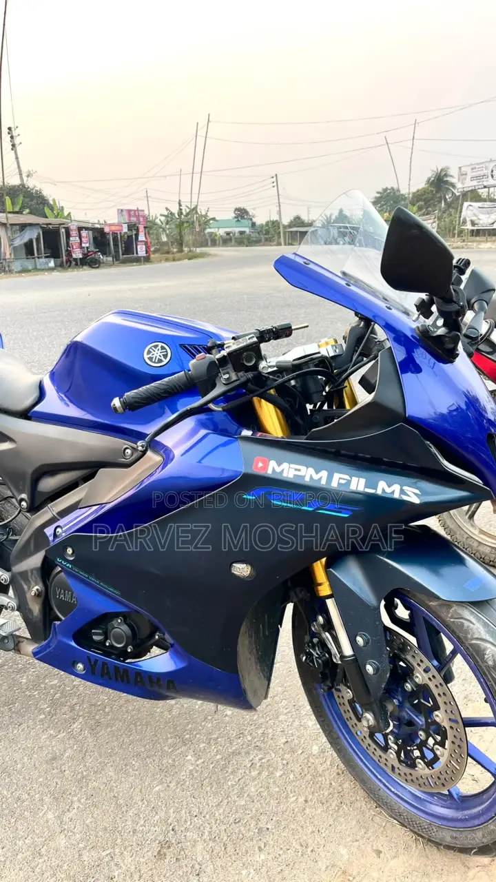 নতুন ইয়ামাহা R15M ২০২১ নীল