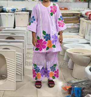 সম্পূর্ণ হাতে তৈরি ড্রেস পিওর কটনের উপর হ্যান্ডপেইন্ট করা
