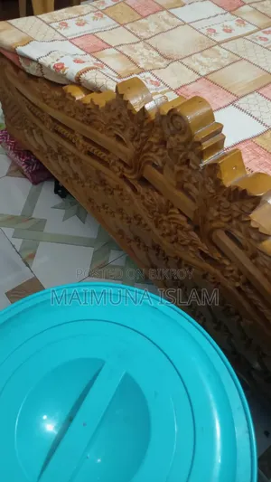 * > অরিজিনাল কাঠের নকশা করা ডাবল সেমি বক্স খাট - 6 ফিট - ফুল ফ্রেশ